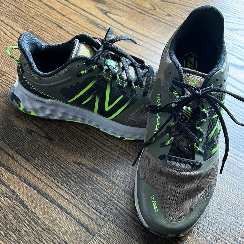 New Balance trail shoes EUC. Mens size 10
Garog fresh foam neon green/green